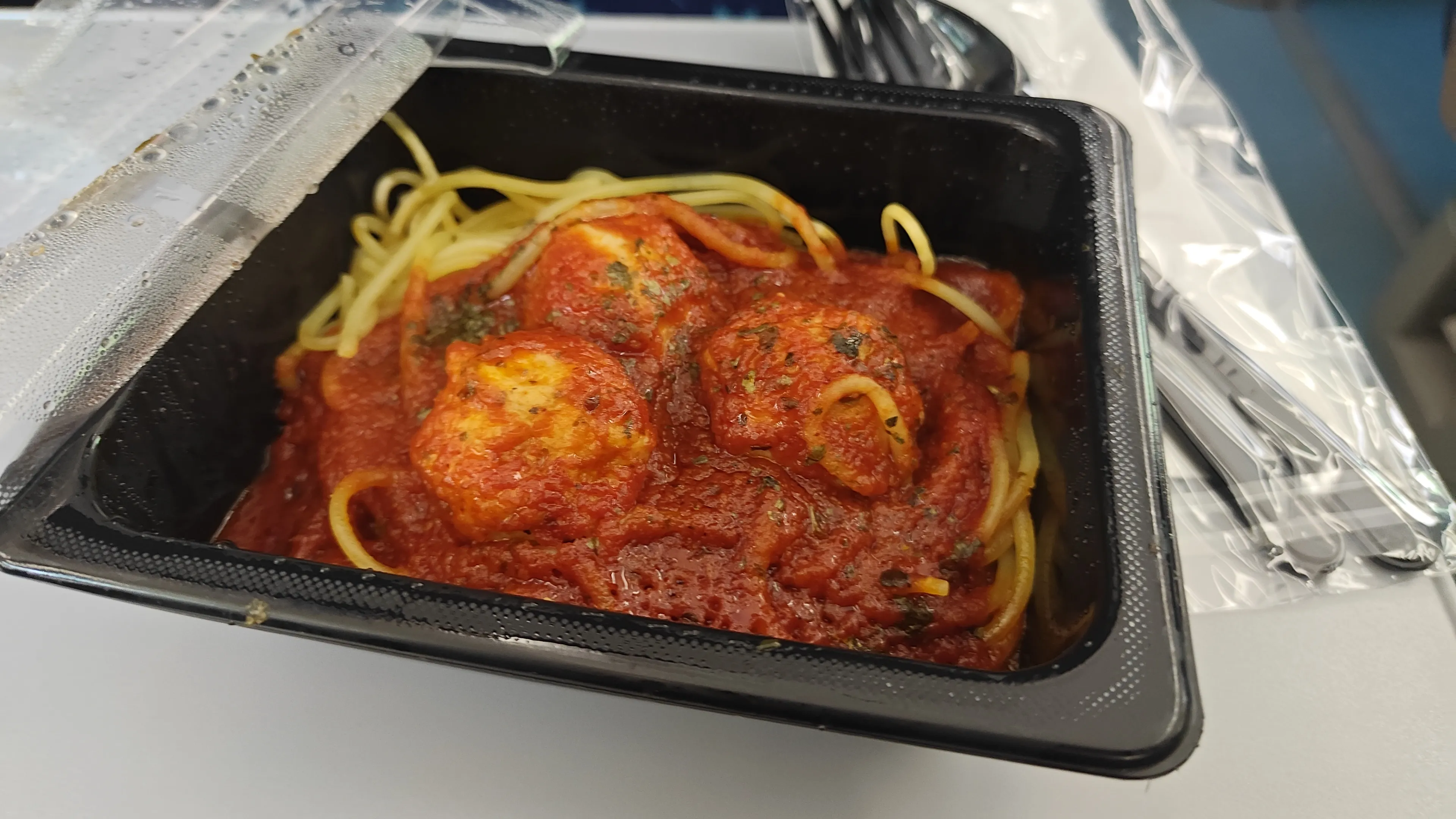 KTM車内で購入した食事