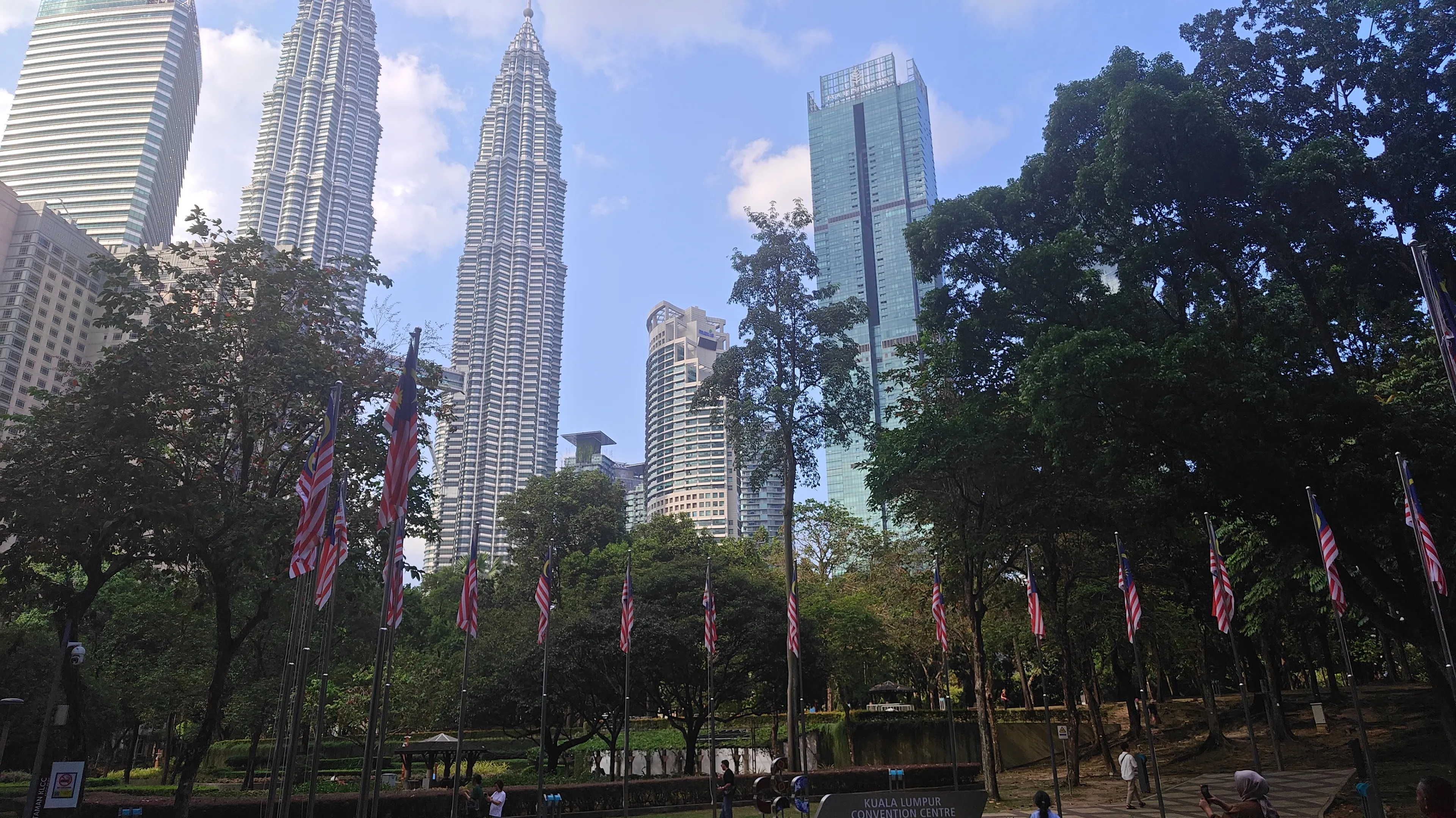 KLCC公園から望むペトロナスツインタワー